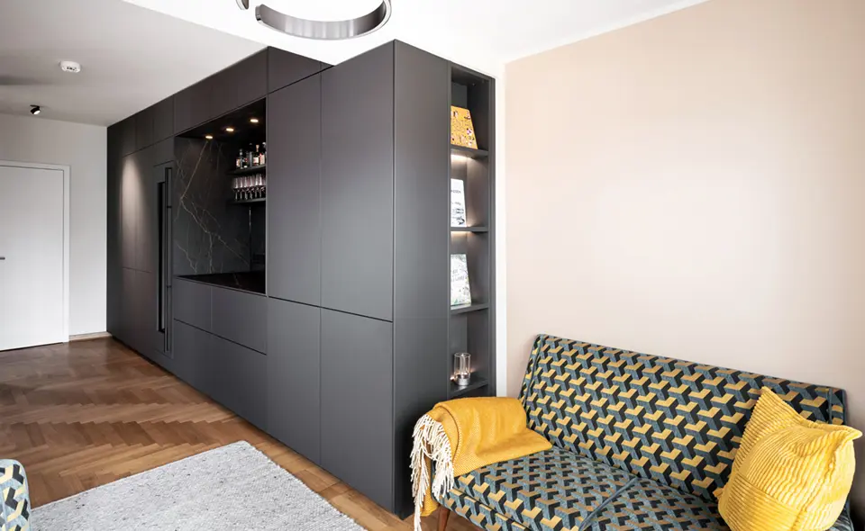 hellbeleutete Küche